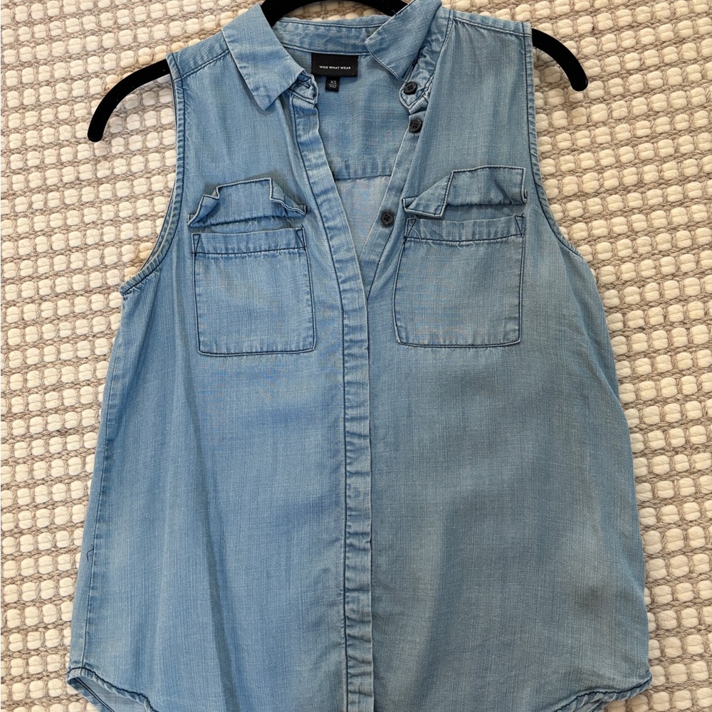 Who What Wear Blue Sleeveless Button Down Shirt